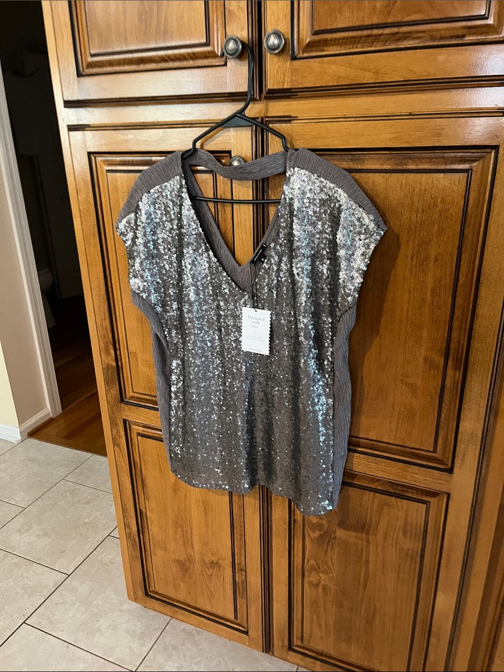 Stella & Dot Silver Sequin V-Neck Top nwt!